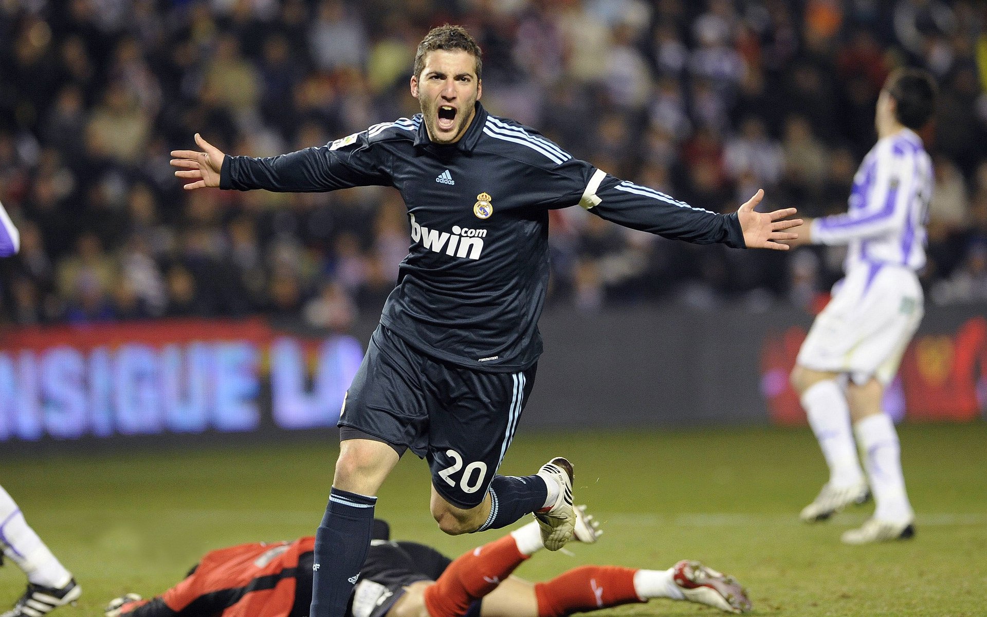 -体育界动态：女足比赛中的激烈对决！，女足对抗